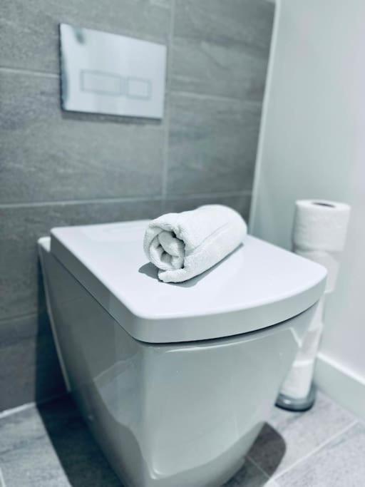 Modern One Bedroom Apartment Near Old Trafford Stadium Manchester Eksteriør bilde
