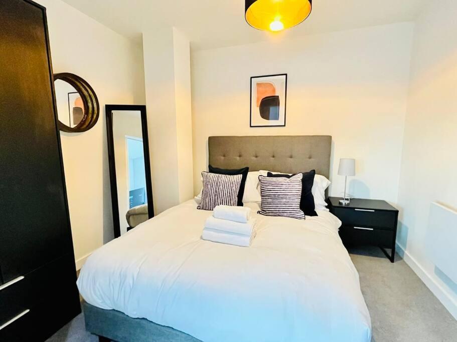 Modern One Bedroom Apartment Near Old Trafford Stadium Manchester Eksteriør bilde
