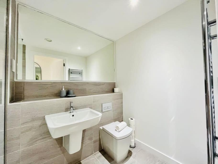 Modern One Bedroom Apartment Near Old Trafford Stadium Manchester Eksteriør bilde