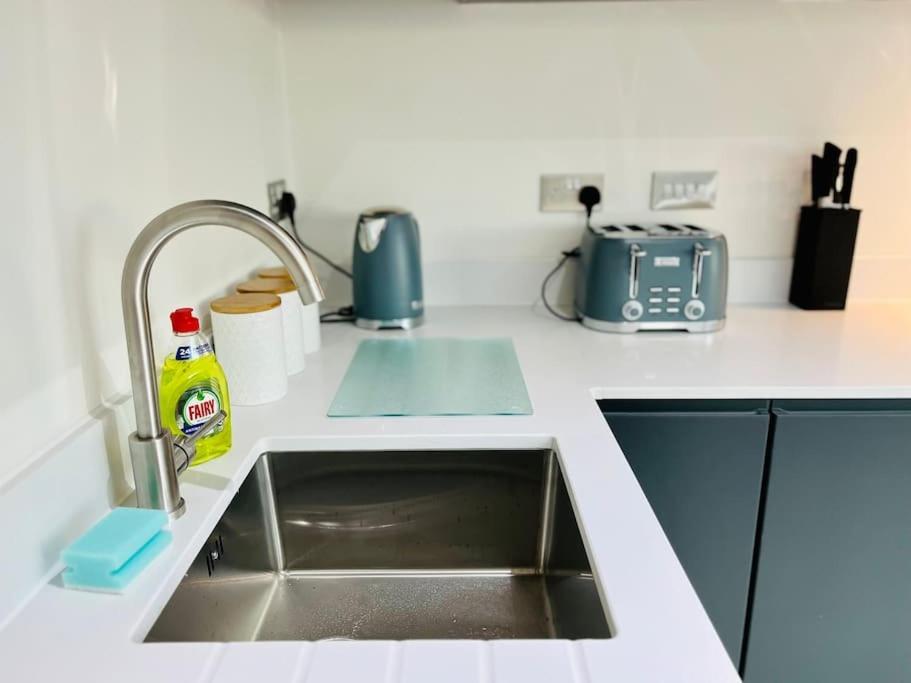 Modern One Bedroom Apartment Near Old Trafford Stadium Manchester Eksteriør bilde