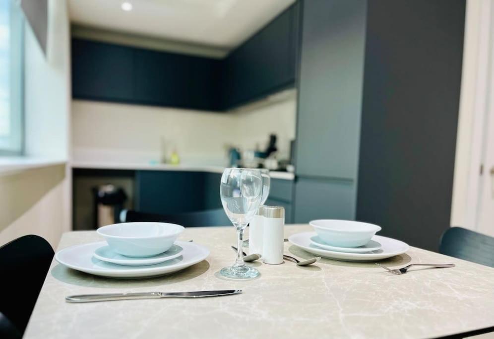 Modern One Bedroom Apartment Near Old Trafford Stadium Manchester Eksteriør bilde