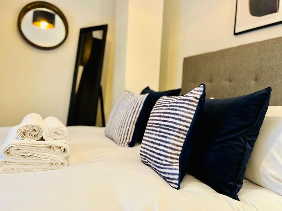 Modern One Bedroom Apartment Near Old Trafford Stadium Manchester Eksteriør bilde